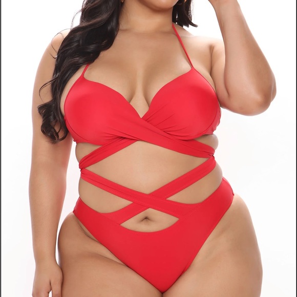 Red bikini - Picture 2 of 3